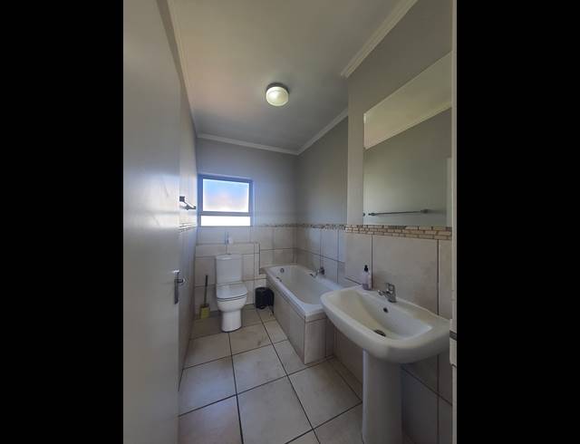 2 BEDROOM APARTMENT RENTED IN SUNNINGHILL